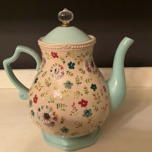 LIKE NEW Retired Pioneer Woman “Kari” 2.4-qt. Teapot